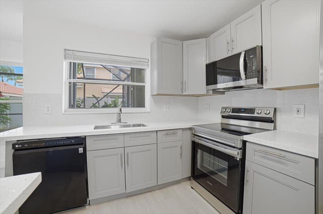 1378 SW 180TH Avenue, Pembroke Pines FL 33029 - Pembroke Pines, FL - Photo 6