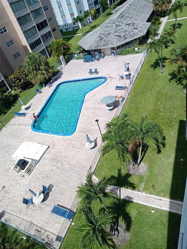 319 NE 14th Ave # 604, Hallandale Beach FL 33009 - Hallandale Beach, FL - Photo 2