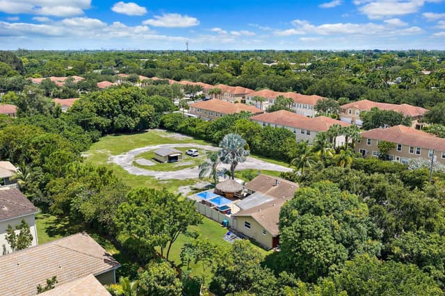 5681 Desoto Road, FL 33463 - Photo 6