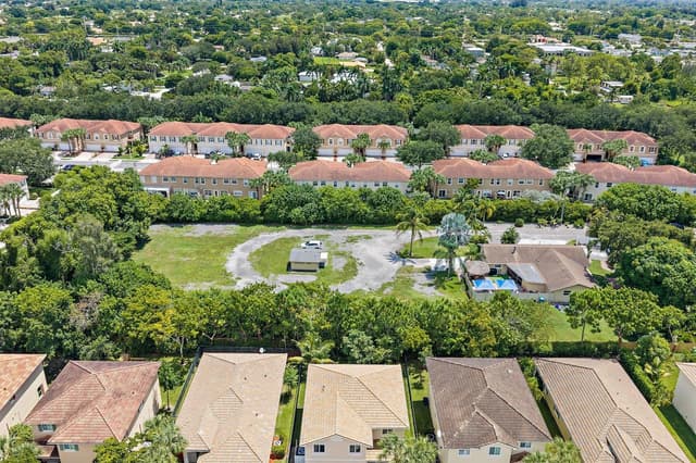 5681 Desoto Road, FL 33463 - Photo 7