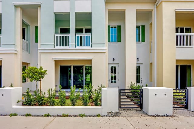 12556 Gross Pointe Drive, Palm Beach Gardens FL 33418 - Palm Beach Gardens, FL - Photo 2