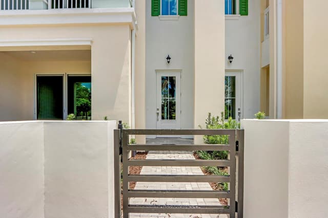 12556 Gross Pointe Drive, Palm Beach Gardens FL 33418 - Palm Beach Gardens, FL - Photo 3