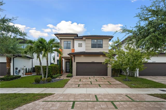 15742 NW 88th Ave, Miami Lakes FL 33018 - Miami Lakes, FL - Photo 2