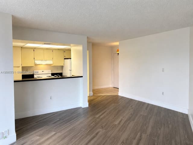 6955 NW 186th St # F205, Hialeah FL 33015 - Hialeah, FL - Photo 7