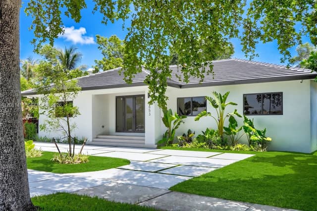 6853 S Waterway Dr, Miami FL 33155 - Miami, FL - Photo 2