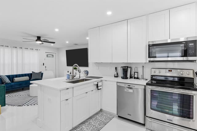 1621 NE 1ST Avenue, Pompano Beach FL 33060 - Pompano Beach, FL - Photo 6