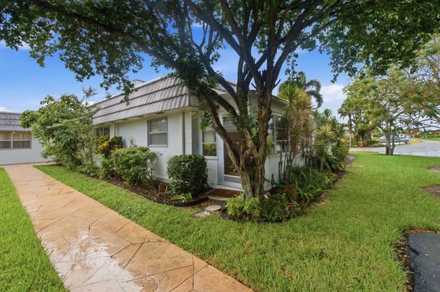 167 Valencia G, Delray Beach FL 33446 - Delray Beach, FL - Photo 3