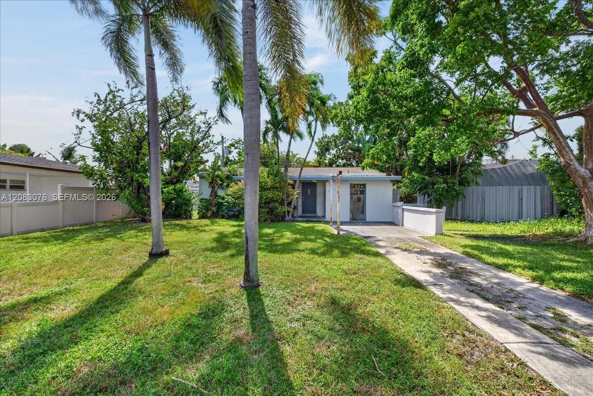 5619 NE 6th Ave, Oakland Park FL 33334
