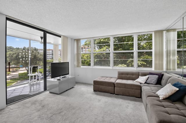 1400 Saint Charles Place # 313, Pembroke Pines FL 33026 - Pembroke Pines, FL - Photo 3