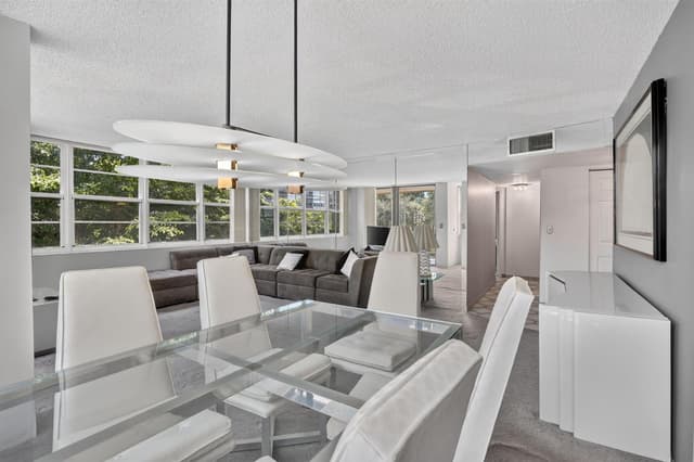 1400 Saint Charles Place # 313, Pembroke Pines FL 33026 - Pembroke Pines, FL - Photo 4