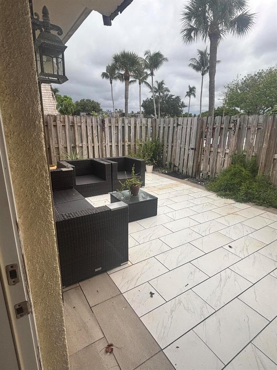 113 W LAKE ARBOR Drive, Palm Springs FL 33461 - Palm Springs, FL - Photo 1