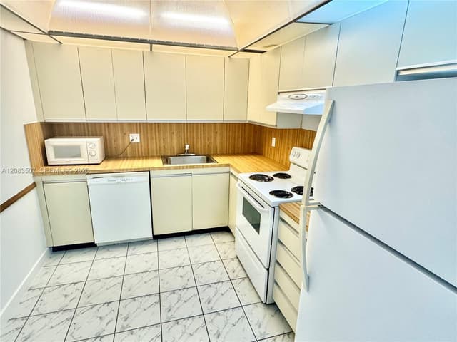 2500 Parkview Dr # 1109, Hallandale Beach FL 33009 - Hallandale Beach, FL - Photo 4