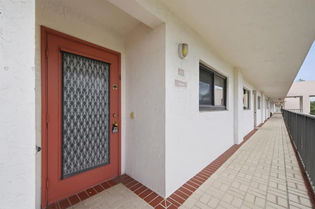 15075 WITNEY Rd #303, Delray Beach FL 33484 - Delray Beach, FL - Photo 3