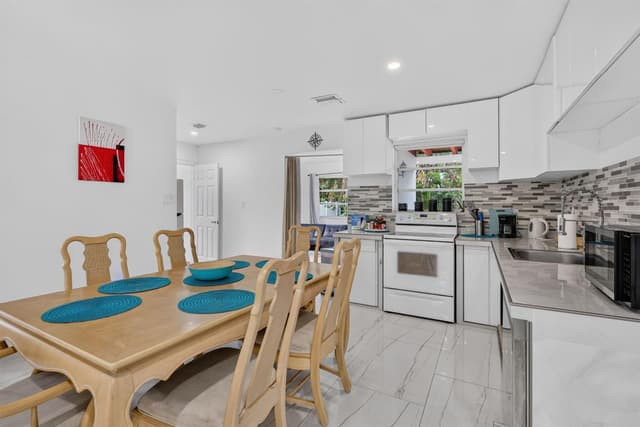 210 NE 5TH Avenue, Dania Beach FL 33004 - Dania Beach, FL - Photo 2