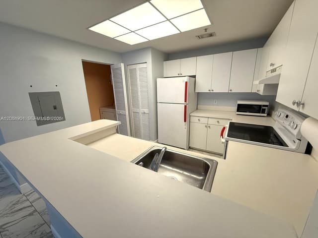 2015 SE 10th Ave # 127, Fort Lauderdale FL 33316 - Fort Lauderdale, FL - Photo 2