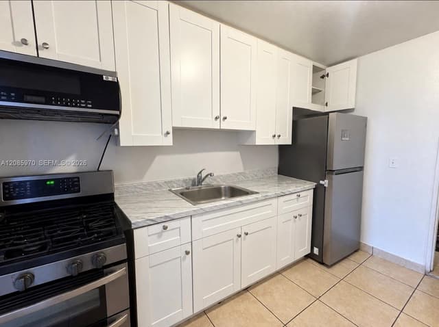 1010 E 8th Ct, Hialeah FL 33010 - Hialeah, FL - Photo 2