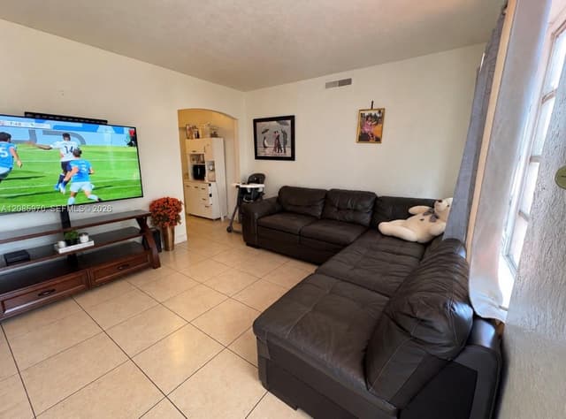1010 E 8th Ct, Hialeah FL 33010 - Hialeah, FL - Photo 6