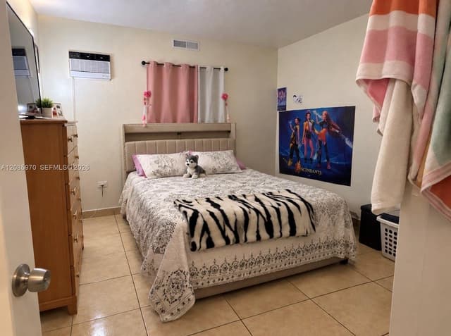 1010 E 8th Ct, Hialeah FL 33010 - Hialeah, FL - Photo 5