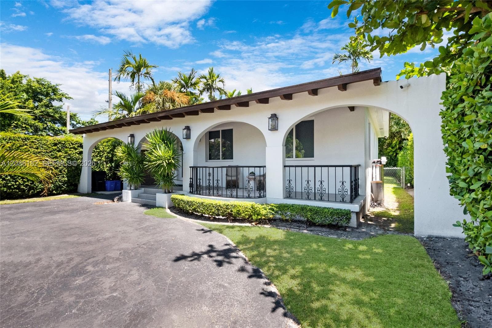 817 Tangier St, Coral Gables FL 33134 - Coral Gables, FL - Photo 1