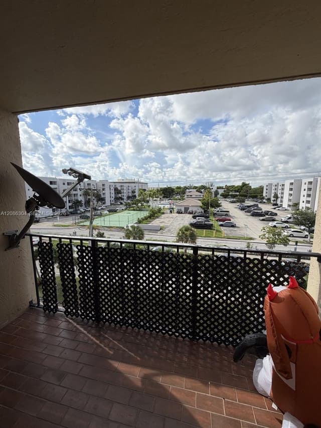 8095 NW 8th St # 402, Miami FL 33126 - Miami, FL - Photo 7