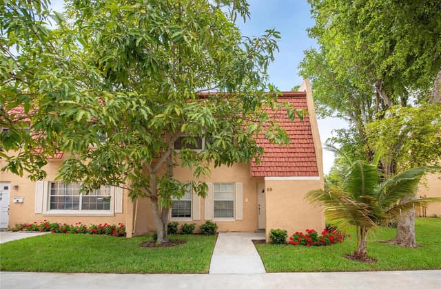 58 Ann Lee Lane, Tamarac FL 33319 - Tamarac, FL - Photo 2