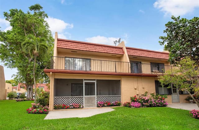 58 Ann Lee Lane, Tamarac FL 33319 - Tamarac, FL - Photo 4