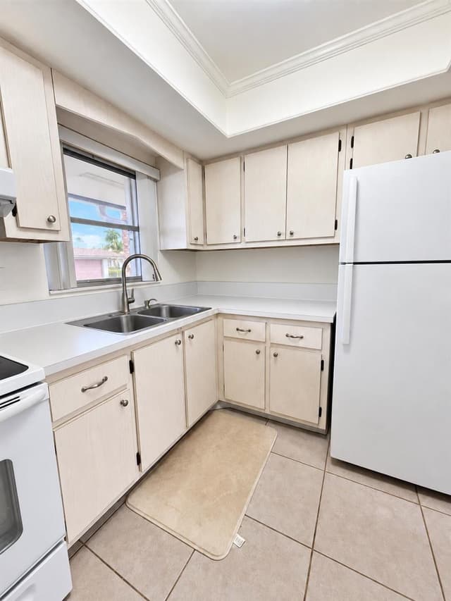 2845 CROSLEY Drive E, West Palm Beach FL 33415 - West Palm Beach, FL - Photo 3