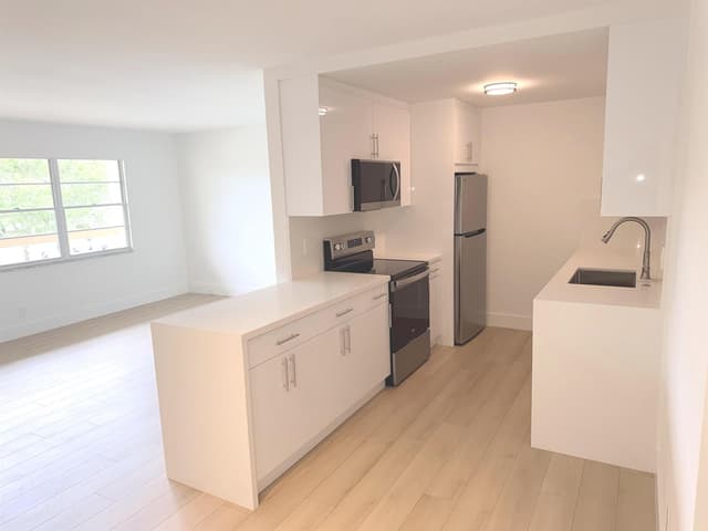 2103 LUCAYA Bend # E3, Coconut Creek FL 33066 - Coconut Creek, FL - Photo 2