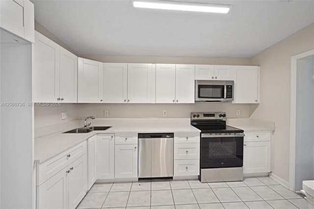 5618 Cinnamon Dr, West Palm Beach FL 33415 - West Palm Beach, FL - Photo 4