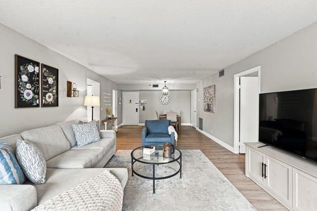 5260 NW 2nd Avenue Unit 204, Boca Raton FL 33487 - Boca Raton, FL - Photo 2