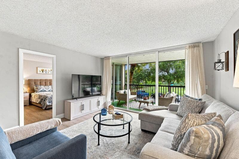5260 NW 2nd Avenue Unit 204, Boca Raton FL 33487 - Boca Raton, FL - Photo 1
