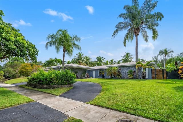 19885 NE 22nd Ave, Miami FL 33180 - Miami, FL - Photo 2
