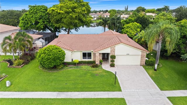 6581 Falconsgate Ave, Davie FL 33331 - Davie, FL - Photo 3