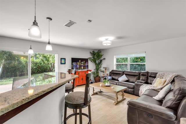 5380 NW 113th Pl, Doral FL 33178 - Doral, FL - Photo 7