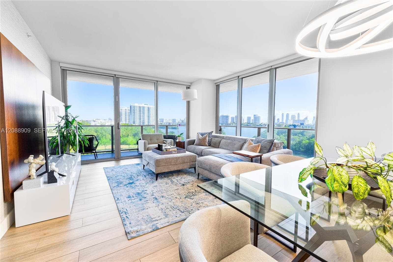 16385 Biscayne Blvd # 707, North Miami Beach FL 33160 - North Miami Beach, FL - Photo 1