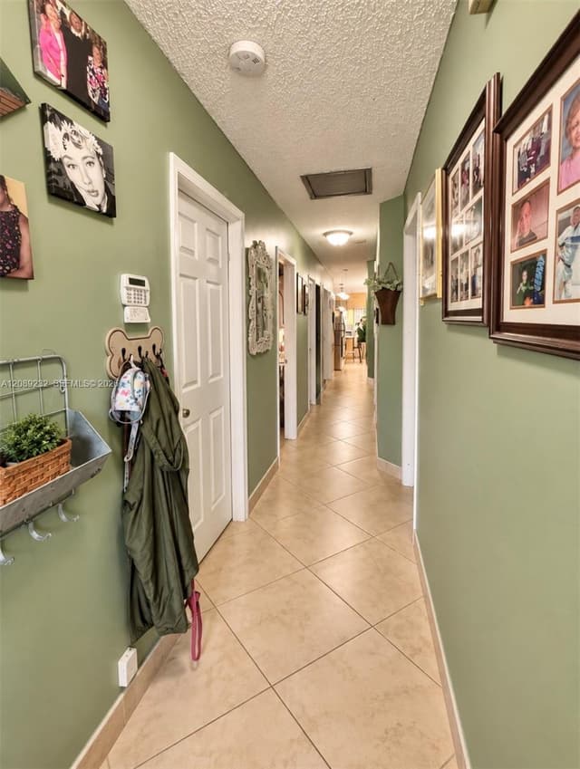 7642 NW 38th Ct, Sunrise FL 33351 - Sunrise, FL - Photo 2