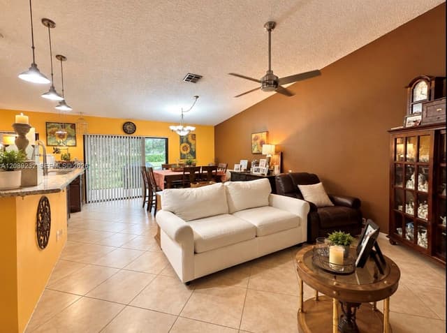 7642 NW 38th Ct, Sunrise FL 33351 - Sunrise, FL - Photo 3