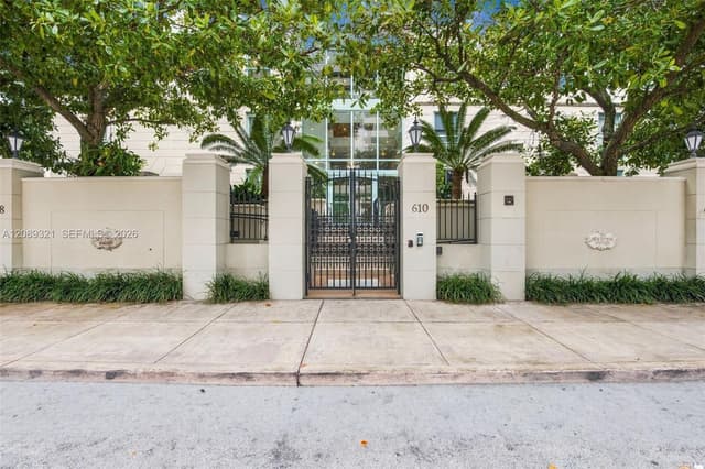 610 Valencia Ave # 502, Coral Gables FL 33134 - Coral Gables, FL - Photo 2