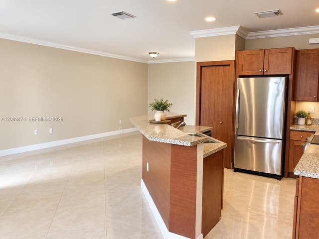 7439 NW 107th Path, Doral FL 33178 - Doral, FL - Photo 3