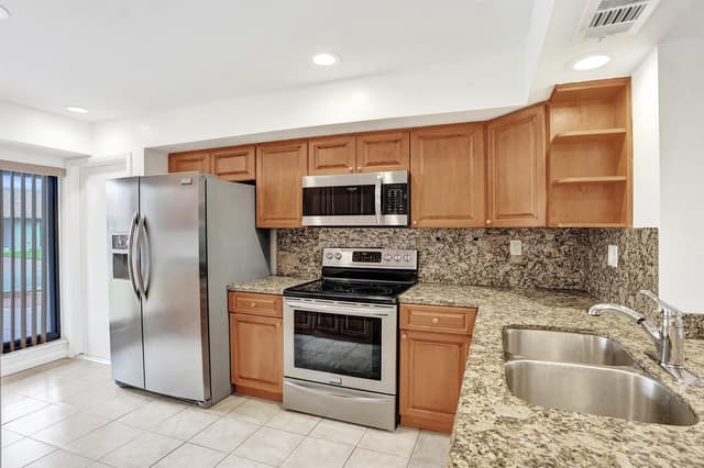2253 SW 17TH Drive, Deerfield Beach FL 33442 - Deerfield Beach, FL - Photo 7