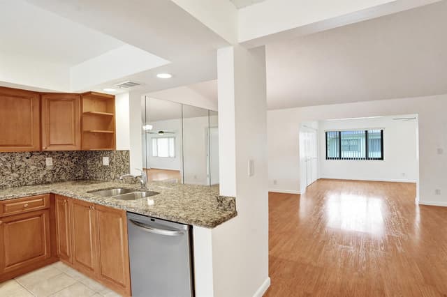 2253 SW 17TH Drive, Deerfield Beach FL 33442 - Deerfield Beach, FL - Photo 5