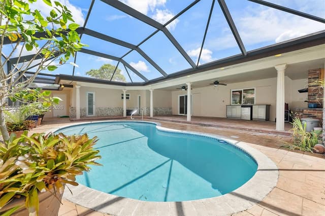 4801 N 36th Ct, Hollywood FL 33021 - Hollywood, FL - Photo 2