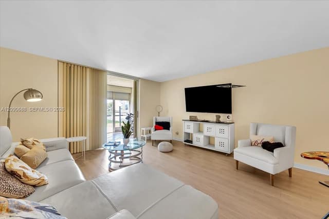 424 SE 10th St # 104, Dania Beach FL 33004 - Dania Beach, FL - Photo 4