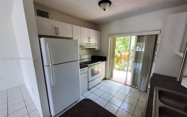 5810 W 18th Ln # 101, Hialeah FL 33012 - Hialeah, FL - Photo 6