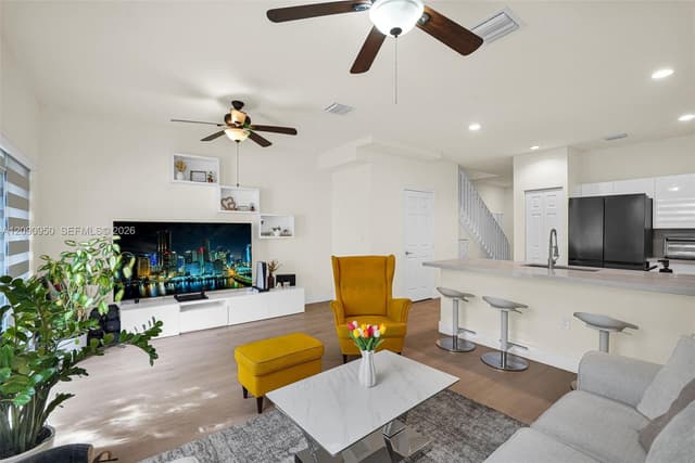 9255 W 33rd Ln # 9255, Hialeah FL 33018 - Hialeah, FL - Photo 3
