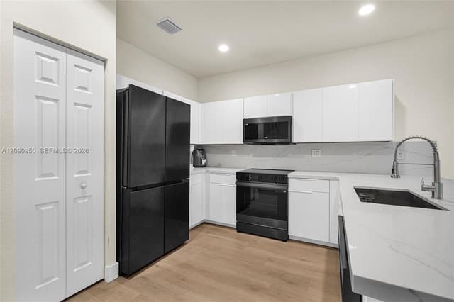 9255 W 33rd Ln # 9255, Hialeah FL 33018 - Hialeah, FL - Photo 5