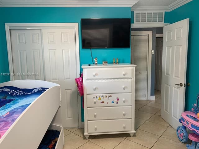 6940 W 25th Ln, Hialeah FL 33016 - Hialeah, FL - Photo 5