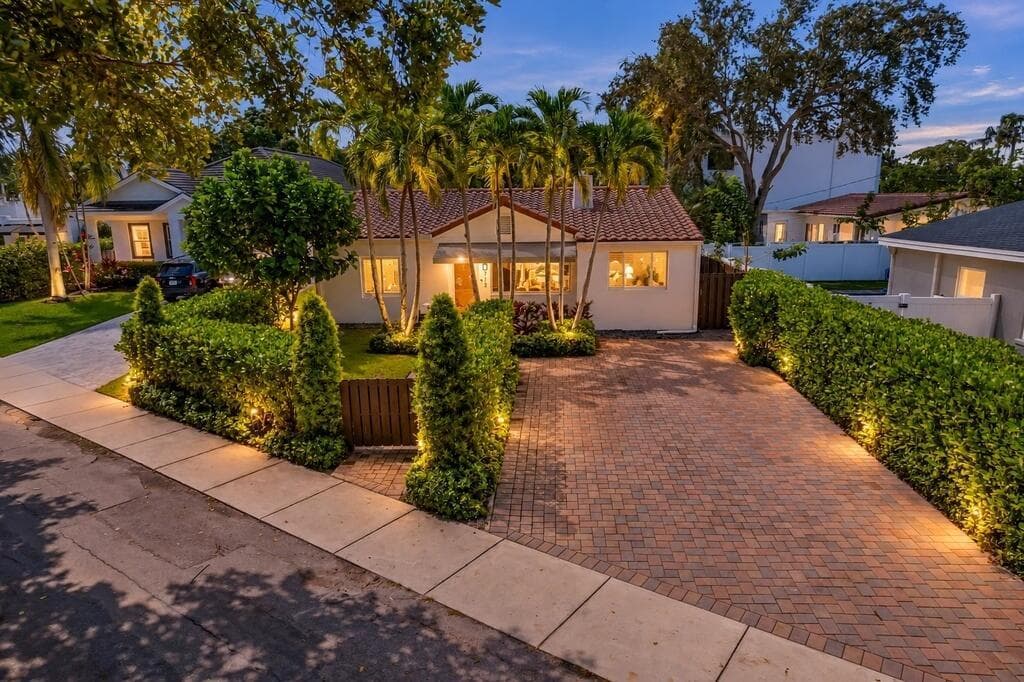 712 PONCE DE LEON Drive, Fort Lauderdale FL 33316 - Fort Lauderdale, FL - Photo 1