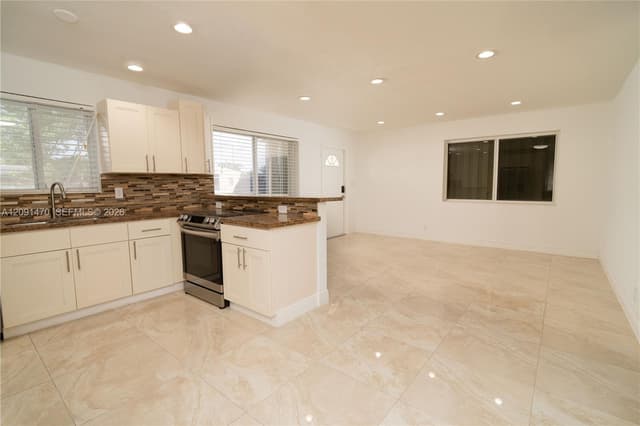 1920 SW 64th Ave, North Lauderdale FL 33068 - North Lauderdale, FL - Photo 6