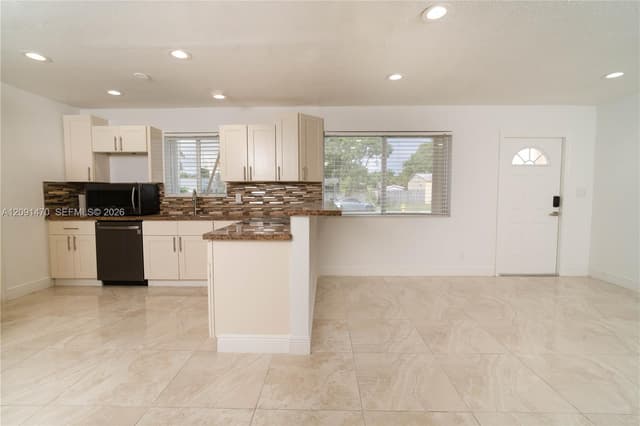 1920 SW 64th Ave, North Lauderdale FL 33068 - North Lauderdale, FL - Photo 4